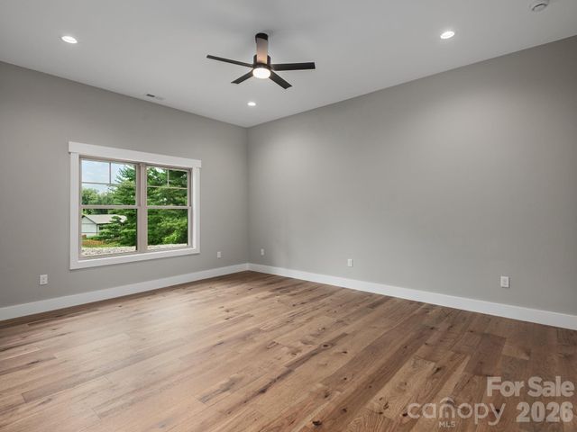 105 Sheila Wynne Drive, Hendersonville, NC 28732
