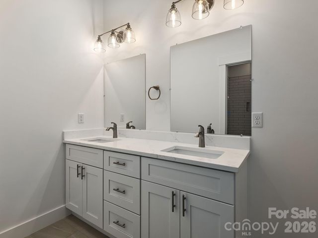 105 Sheila Wynne Drive, Hendersonville, NC 28732