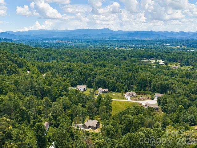 105 Sheila Wynne Drive, Hendersonville, NC 28732