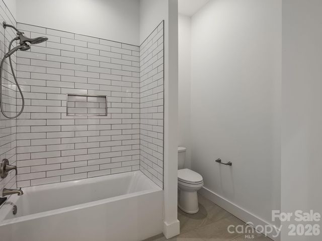 105 Sheila Wynne Drive, Hendersonville, NC 28732