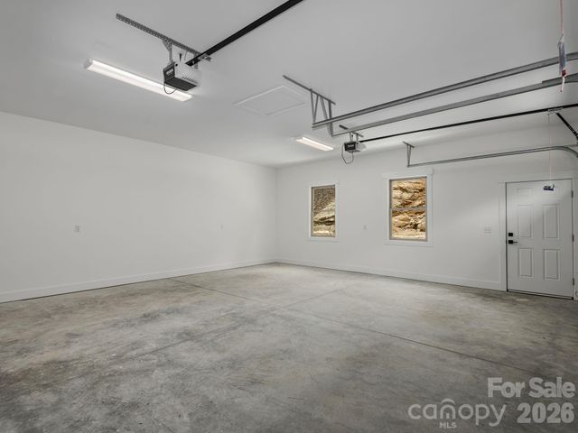 105 Sheila Wynne Drive, Hendersonville, NC 28732