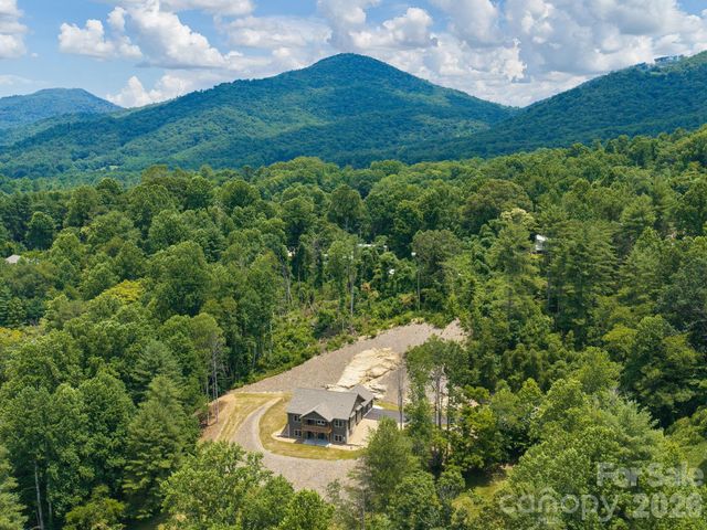 105 Sheila Wynne Drive, Hendersonville, NC 28732