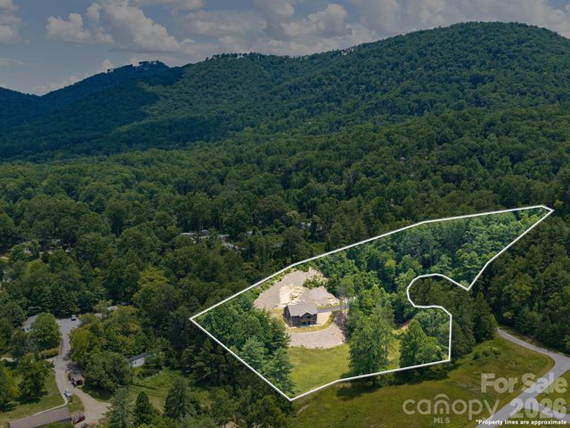 105 Sheila Wynne Drive, Hendersonville, NC 28732