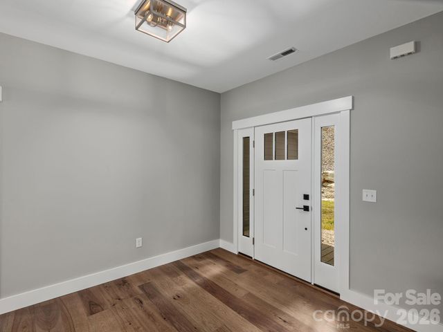 105 Sheila Wynne Drive, Hendersonville, NC 28732