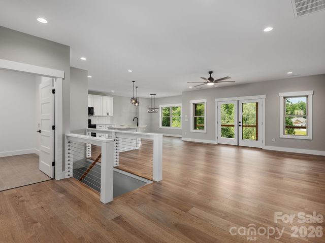 105 Sheila Wynne Drive, Hendersonville, NC 28732