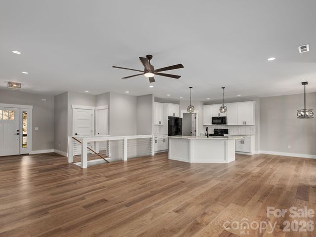 105 Sheila Wynne Drive, Hendersonville, NC 28732