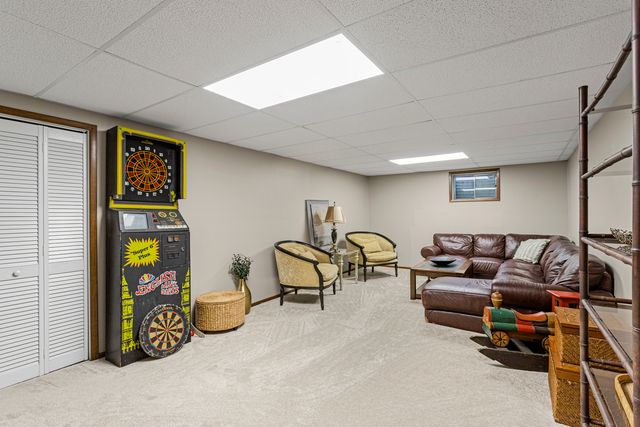 27W214 Heather Lane, Winfield, IL 60190