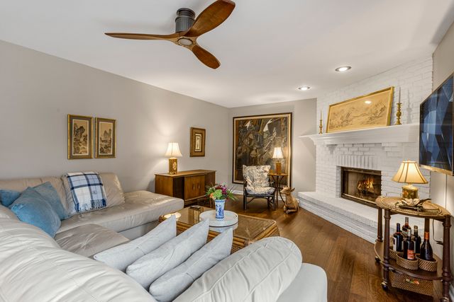 27W214 Heather Lane, Winfield, IL 60190