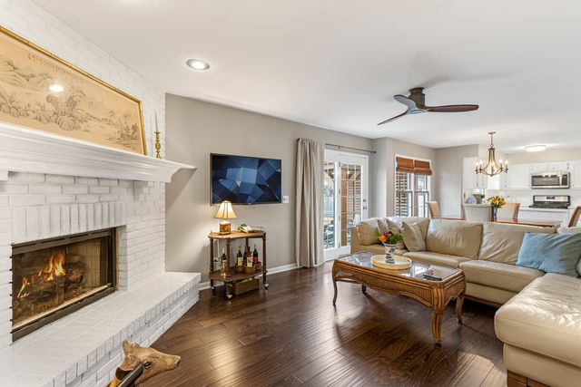 27W214 Heather Lane, Winfield, IL 60190