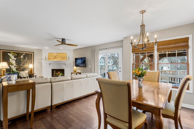 27W214 Heather Lane, Winfield, IL 60190