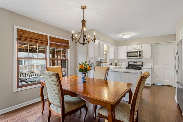 27W214 Heather Lane, Winfield, IL 60190