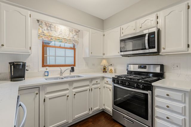 27W214 Heather Lane, Winfield, IL 60190