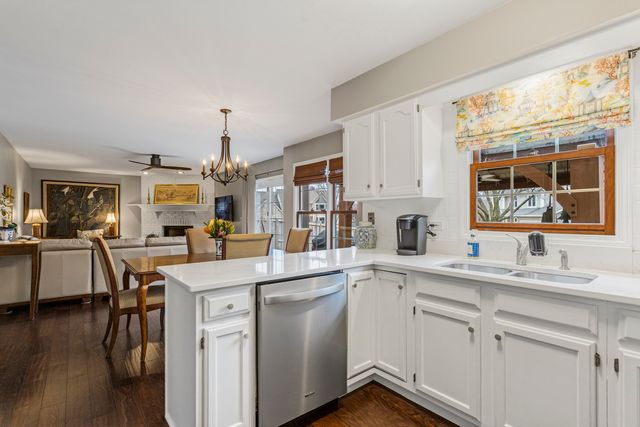 27W214 Heather Lane, Winfield, IL 60190