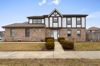 27W214 Heather Lane, Winfield, IL 60190