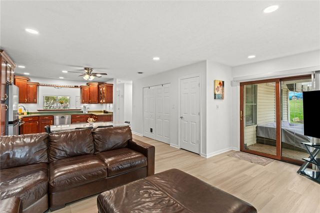 5528 Worthington Ct, Bridgeville, PA 15017