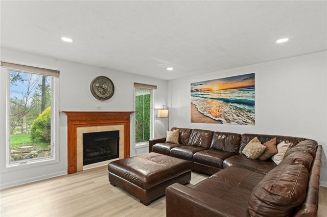 5528 Worthington Ct, Bridgeville, PA 15017