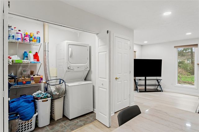 5528 Worthington Ct, Bridgeville, PA 15017