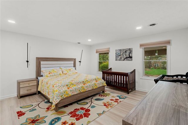 5528 Worthington Ct, Bridgeville, PA 15017