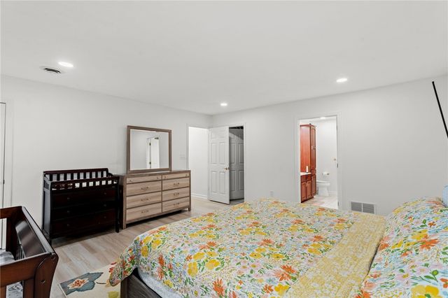 5528 Worthington Ct, Bridgeville, PA 15017