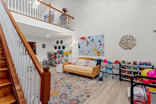 5528 Worthington Ct, Bridgeville, PA 15017