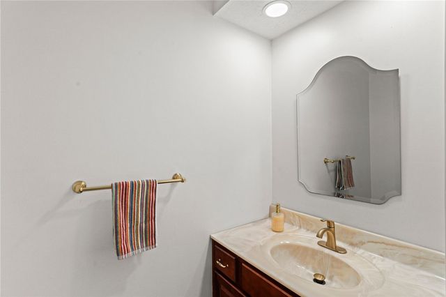 5528 Worthington Ct, Bridgeville, PA 15017