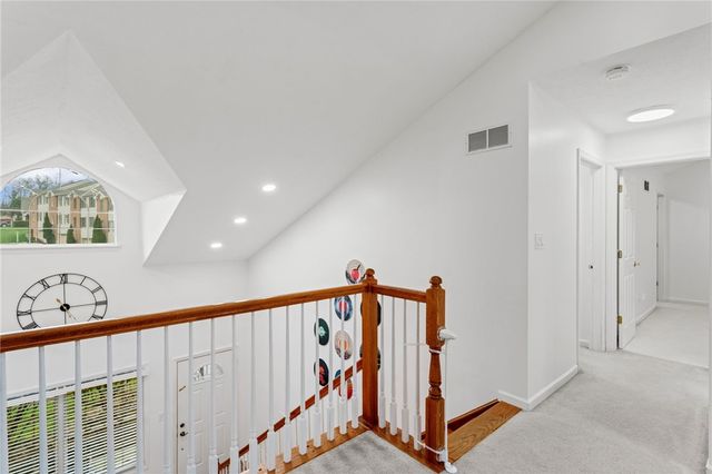 5528 Worthington Ct, Bridgeville, PA 15017