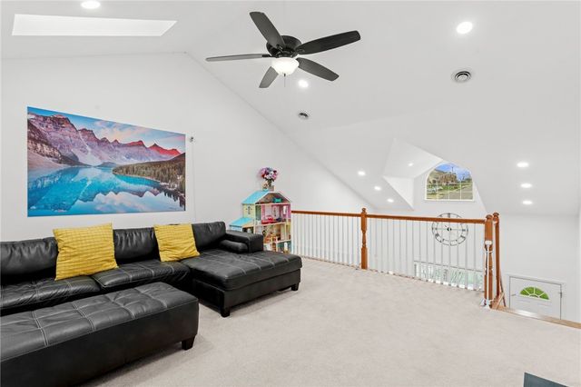 5528 Worthington Ct, Bridgeville, PA 15017