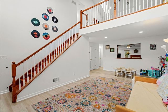 5528 Worthington Ct, Bridgeville, PA 15017