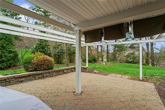 5528 Worthington Ct, Bridgeville, PA 15017