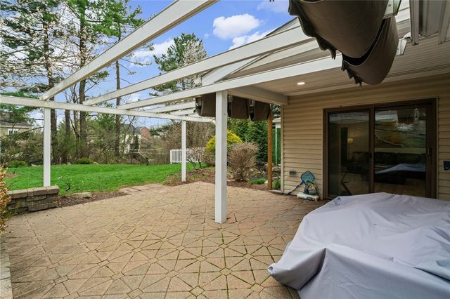 5528 Worthington Ct, Bridgeville, PA 15017