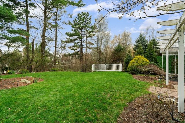 5528 Worthington Ct, Bridgeville, PA 15017