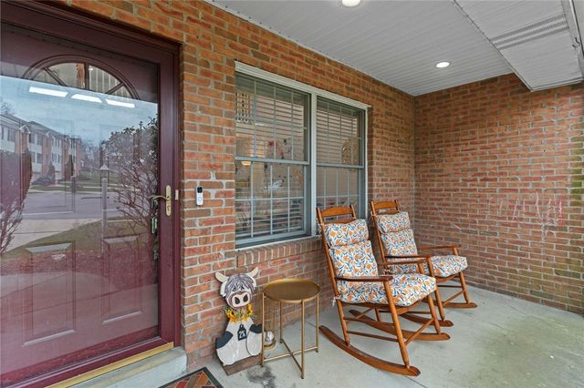 5528 Worthington Ct, Bridgeville, PA 15017