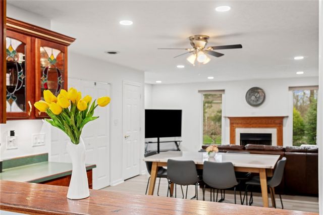 5528 Worthington Ct, Bridgeville, PA 15017