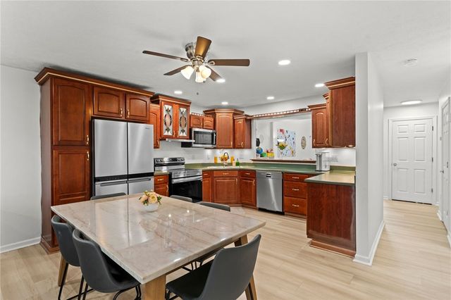 5528 Worthington Ct, Bridgeville, PA 15017