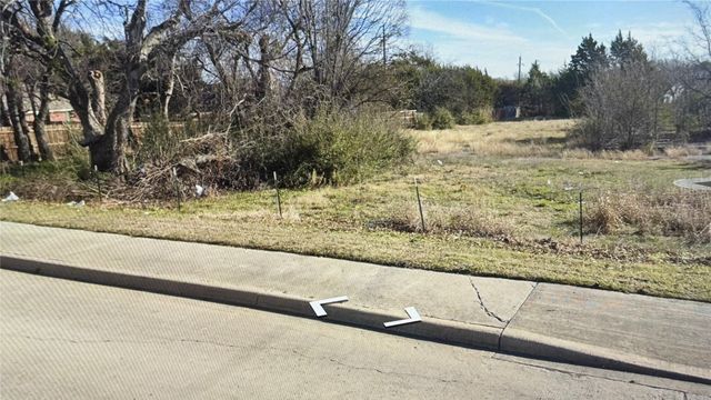 208 N Joe Wilson Road, Cedar Hill, TX 75104