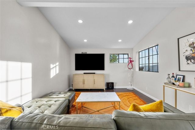 5481 Ocean View Boulevard, La Canada Flintridge, CA 91011