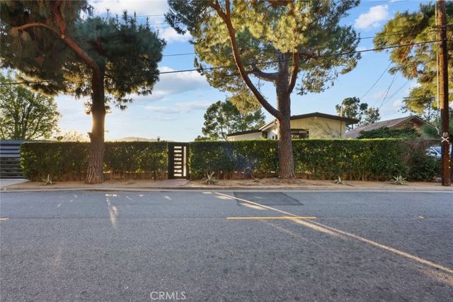5481 Ocean View Boulevard, La Canada Flintridge, CA 91011