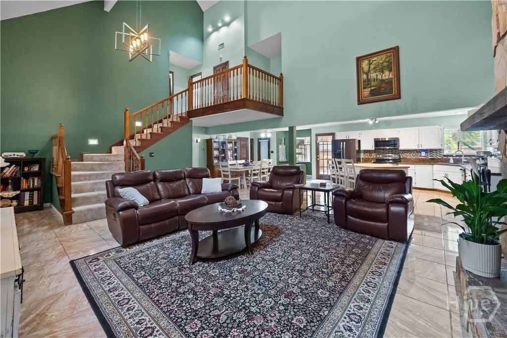 Image 11 of property listing at 121 Oak Creek Court, Richmond Hill, GA 31324