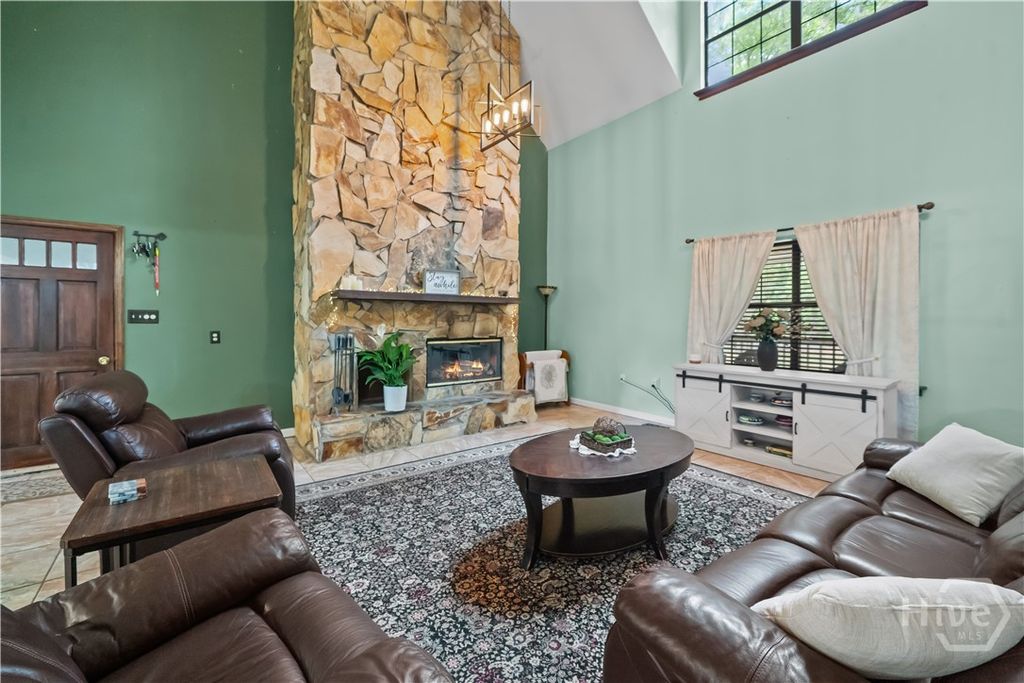 Image 14 of property listing at 121 Oak Creek Court, Richmond Hill, GA 31324