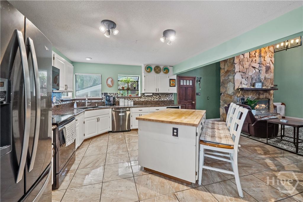 Image 16 of property listing at 121 Oak Creek Court, Richmond Hill, GA 31324
