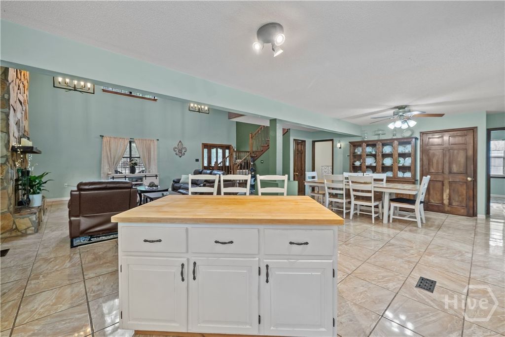 Image 18 of property listing at 121 Oak Creek Court, Richmond Hill, GA 31324