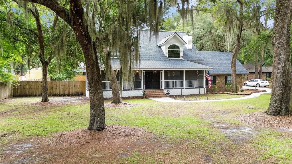 Image 2 of property listing at 121 Oak Creek Court, Richmond Hill, GA 31324