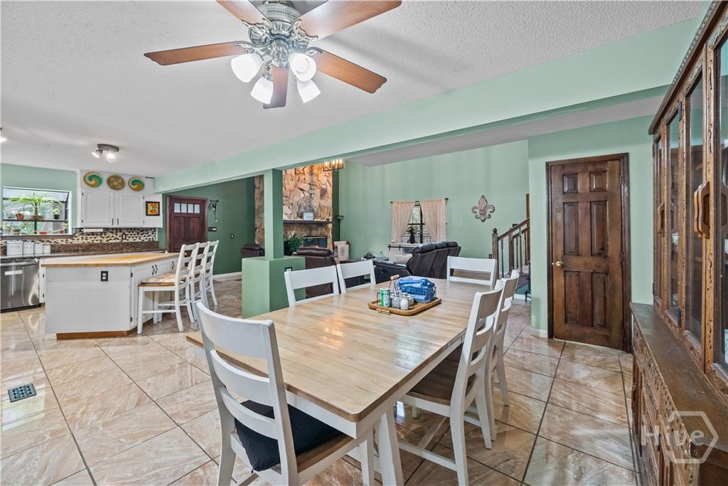 Image 20 of property listing at 121 Oak Creek Court, Richmond Hill, GA 31324