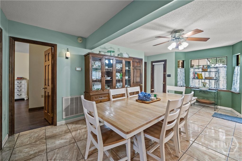 Image 21 of property listing at 121 Oak Creek Court, Richmond Hill, GA 31324