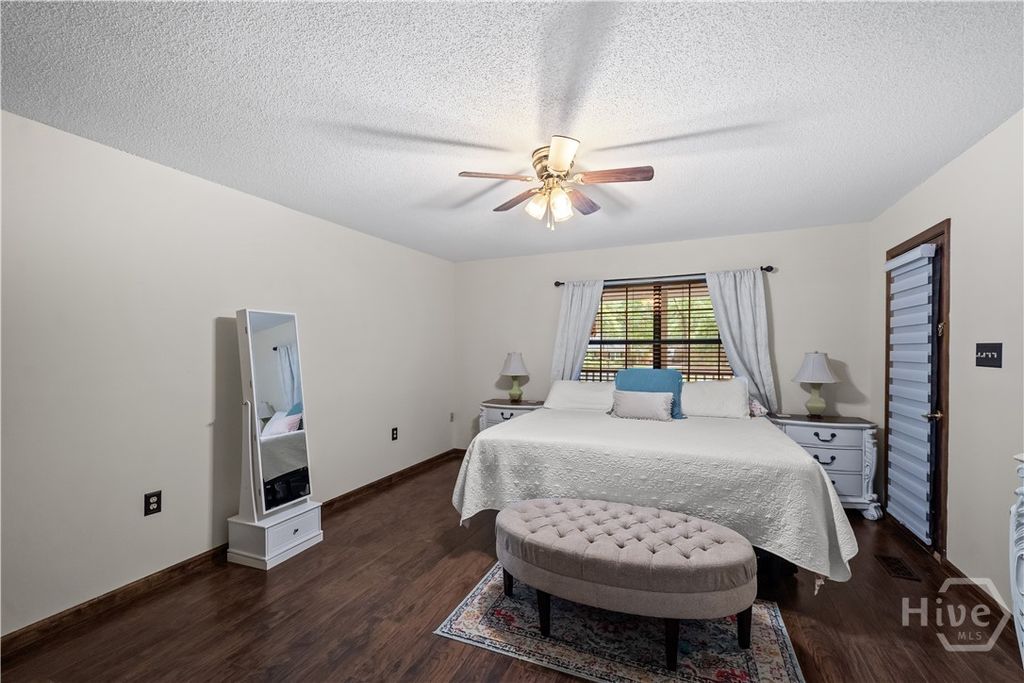 Image 23 of property listing at 121 Oak Creek Court, Richmond Hill, GA 31324