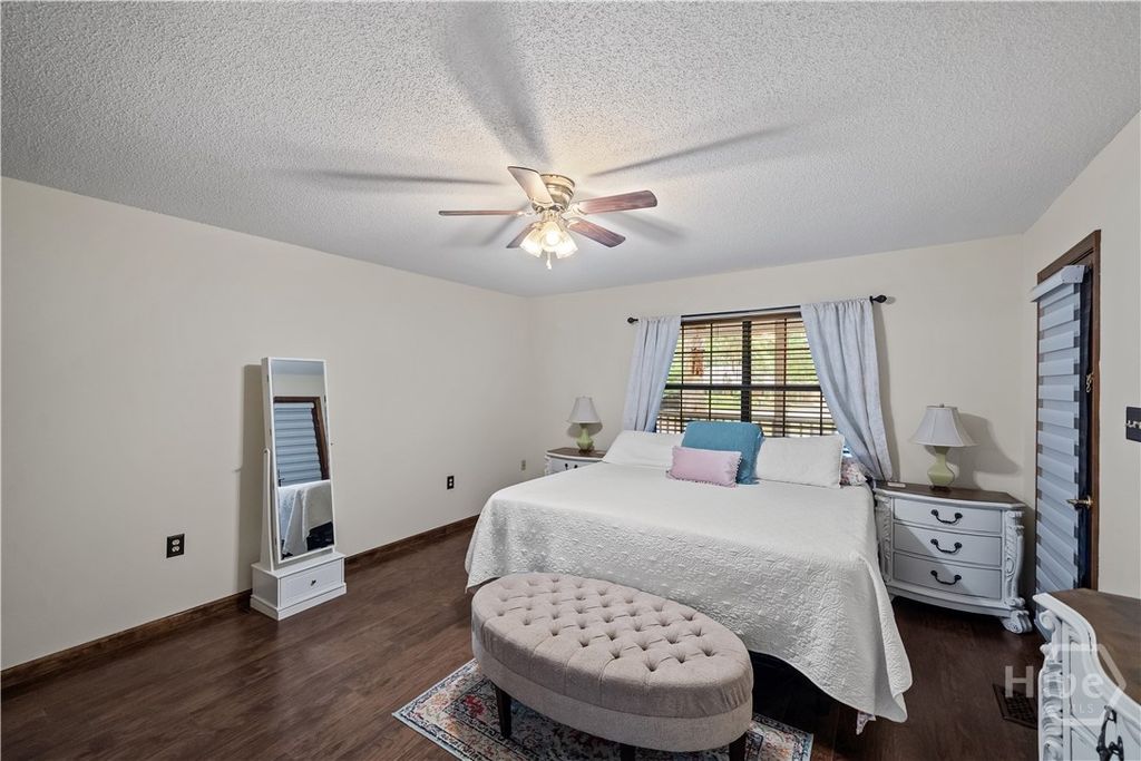 Image 24 of property listing at 121 Oak Creek Court, Richmond Hill, GA 31324