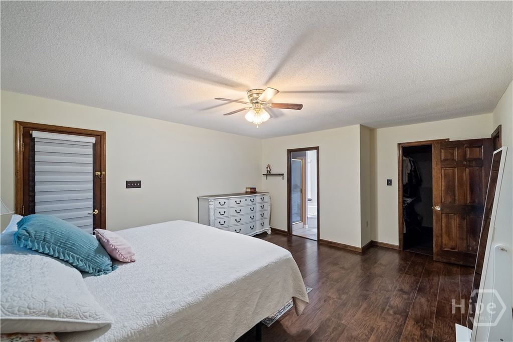 Image 25 of property listing at 121 Oak Creek Court, Richmond Hill, GA 31324