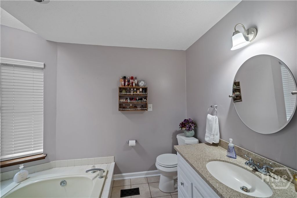 Image 26 of property listing at 121 Oak Creek Court, Richmond Hill, GA 31324