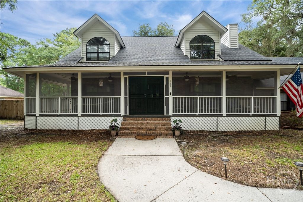 Image 3 of property listing at 121 Oak Creek Court, Richmond Hill, GA 31324