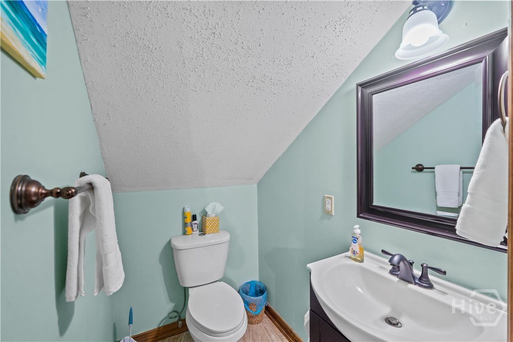 Image 39 of property listing at 121 Oak Creek Court, Richmond Hill, GA 31324